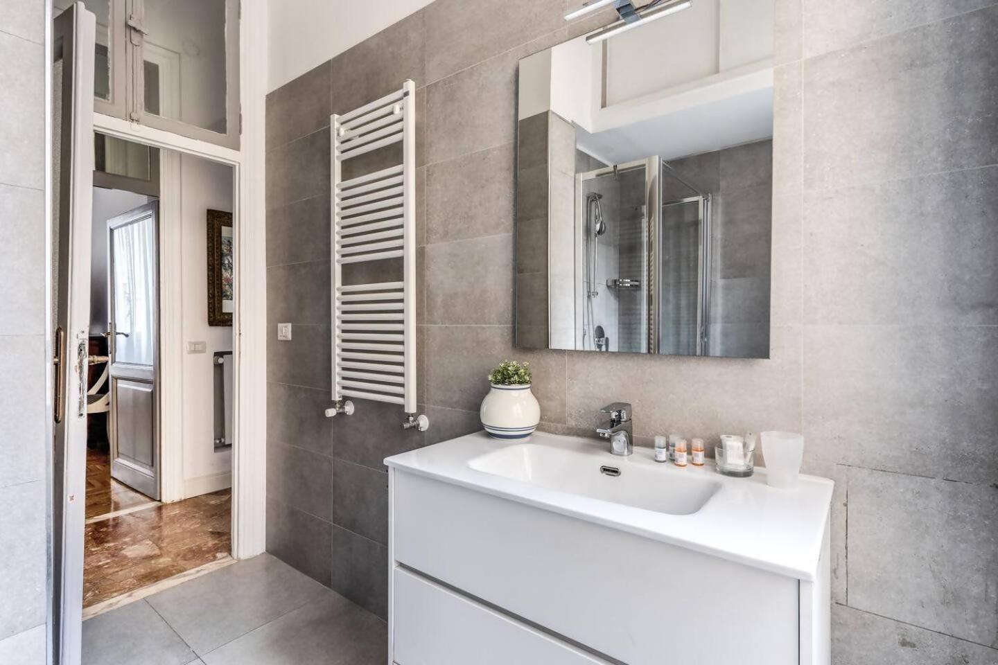 Lovely Renovated Flat By Vatican ローマ エクステリア 写真